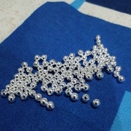 Silver spacer beads measuring 3mm and 4mm