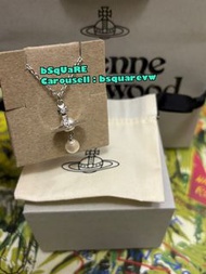 (有現貨！不用提問🙏🏻) 2025專櫃補貨 Vivienne Westwood ALEKSA 合金水鑽立體水滴土星 LOGO 頸鏈 頸鍊 項鍊 項鏈 (保証正貨及全新) 銀色