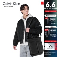 CALVIN KLEIN กระเป๋าสะพายข้างผู้ชาย Ultralight Rubberized Shopper Bag รุ่น HH3848 001 - สีดำ