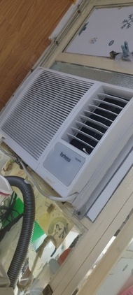 两匹  窗口式冷氣機 自由出價 要自拆机自搬