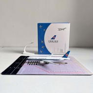 Boeing B777 777x ของเล่นโมเดลเครื่องบินแบบอลูมิเนียมผสมพร้อมระบบล้อสำหรับการขนส่งสินค้าของสายการบินใ