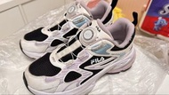 FILA 兒童運動鞋 旋鈕設計