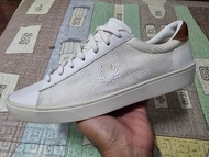 รองเท้าผ้าใบ fred Perry size 42 ความยาว 26.5 cm เป็นรองเท้าผ้าใบ ผสมหนังแท้ สีขาว ผ้าชนิดพิเศษ ป้องก