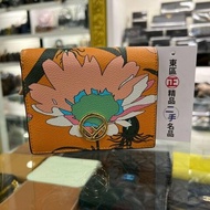 ㊣東區正精品㊣FENDI 8M0420 粉橘色圖騰金屬LOGO牛皮零錢袋扣子短夾 RA1834