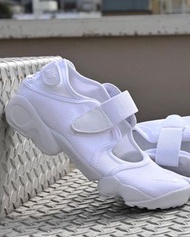 Nike Air Rift 忍者鞋