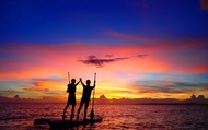 Penyewaan Penuh Terbatas untuk 1 Grup di Pulau Miyako: Tur SUP Matahari Terbenam (Pemesanan di Hari 