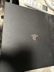 PS4 Pro主機 連碟出售！