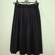 OCT 01 Pleated Skirt Black Size 26-32 Length 27 Inches Second Hand