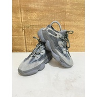 96. A1id4s Yeezy 500 Granite Shoes. Size 38