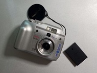 Olympus C5000 Zoom CCD digital camera 連 差機及電池