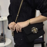 Chanel 方胖子斜背包22k 粗花呢珐琅扣 小毛球鍊條包 芯片款 18*13*7 95新 配件盒子 塵袋