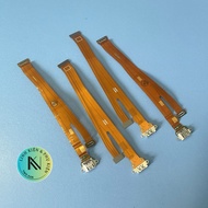 Oppo A7 in charging cable