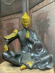 👍 「精品銅雕收藏」老件銅器/銅雕/ 浮雕黑紫銅/描金齊天大聖/孫悟空/ 禪坐悟空/靜心養神/708-5