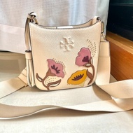 Tory Burch 流蘇米白色花漾皮革斜背包 TB