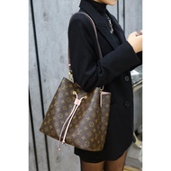 Classic-Pink-Medium Bucket Bag Fashion Drawstring Messenger Bag Fashion Show Shoulder Bag