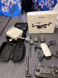 Dji spark 3電套裝 即買即玩 功能正常， 新淨抵玩，三電循環32次 已改加強訊號天線 可以教新手玩