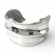全新 ▲ TIFFANY&Co. 復古 925 銀葉形手鐲，附原廠盒，重 66.8 克，女士款