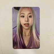 Photocard chaeyoung taste of love eyes wide open tol ewo jeans flower fancy finger heart pink embroi