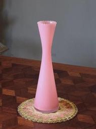 【卡卡頌  歐洲古董】義大利 粉紅 奶油 蛋白 玻璃 手工 花瓶 歐洲老件 p2036