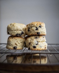 สโคน chocolate chip scones 6 ชิ้น ทำสดใหม่ทุกวัน