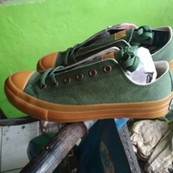 Low cut army green gum Ventela