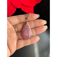 Necklace set with durable alloy pendant, 49 cm long chain, stone face similar to the wall.vi with pi