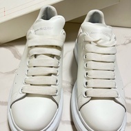 Alexander McQueen 麥坤經典白鞋 配淡粉色