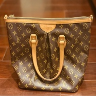 Louis Vuitton Palermo PM Monogram 帆布手提/肩背包。