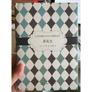 [823F-6 (Box)] Inventory 80% New/Out Of Print, < Camellia Girl >, 〔 Fa 〕 Xiaozhongma, Translated By 