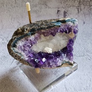 AC02  紫晶原石帶方解石