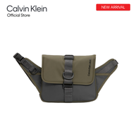 Calvin Klein กระเป๋าคาดเอวผู้ชาย รุ่น HH3834 061 ทรง Utilitarian Camera Waist Bag - สีเทา