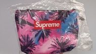 全新 Supreme夏日風化妝包