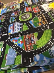 🚦加大停車場地圖墊（英文版）+ 🚦🚦🚦四面方向紅綠燈玩具（已包電池,模擬交通燈會轉燈和有聲）