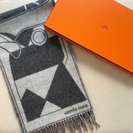 全新 清貨🧡 Hermes cashmere 頸巾 羊绒 圍巾  🐴 Camails Jacquard 馬頭盔甲提花