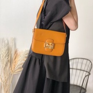 【 日本直送　名牌中古包 】CELINE 經典馬車標扣環皮革肩背包