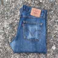 J97/31 Second-Hand Jeans 751 Standard Fit Actual Waist Measurement 31.5" Total Length 44" Leg Bottom