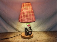 日本 ISHIGURO：袖珍娃娃屋燈飾（鋼琴造型、Dollhouse Lamp）—古物舊貨、懷舊古道具、復古擺飾、早期民藝、歐風、療癒、迷你娃娃屋、鄉村風、檯燈、老燈具收藏