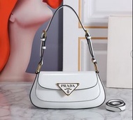 全新靚貨Prada 磨砂皮革肩背包 肩斜背包女款💡包裝齊全，原廠禮盒+加防尘袋