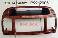 กรอบจอแอนดรอยด์ หน้ากากวิทยุ หน้ากากวิทยุรถยนต์ TOYOTA CAMRY ลายไม้ สีน้ำตาล (1999)2000-2005 สำหรับเปลี่ยน จอ android player9"