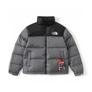 North Face TNF สหรัฐรุ่น NF 1996เสื้อขนเป็ดสำหรับทั้งหญิงและชายอินเทรนด์แบรนด์หนากันน้ำและกันลมคู่แจ็คเก็ตขนมปังอบอุ่น   Please contact customer service for customized products