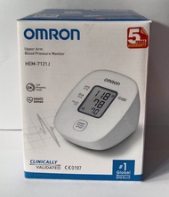 OMRON BP HEM- 7121J