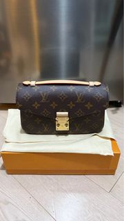 LV Pochette Métis East West
