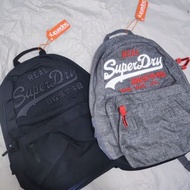 （包順豐）全新superdry backpack袋書包背囊背包中指貓