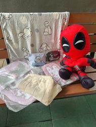 睇內文🌟歐美《特別版_俾心心手勢》死侍公仔兼攬枕 deadpool 可加錢轉 死侍畢業公仔。日本mofusand 鯊魚貓筆袋 鯊魚貓化妝袋。迪士尼100週年米奇蒸汽船威利號收納袋 mickey ste