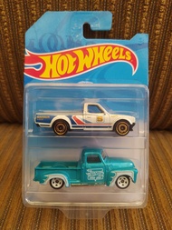 Hot Wheels Twin Pack Pickup Chevy & Datsun