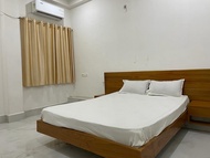 Pangsapuri 200 m² dengan 1 bilik tidur dan 7 bilik mandi peribadi di Deoghar (Green Acres)