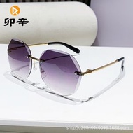 無邊框輕奢風太陽眼鏡 時尚女士漸變色太陽鏡 （平行進口）（快遞送貨上門）