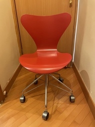 Designer Chair Fritz Hansen Series 7 Swivel Chair 3117 by Arne Jacobsen