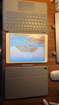 iPad 8th 128G送筆 同 Logitech keyboard （超輕型方便磁吸）