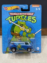 Xe mô hình đồ chơi bánh cao su Hotwheels 1:64 PREMIUM - TURTLES - 70s Van